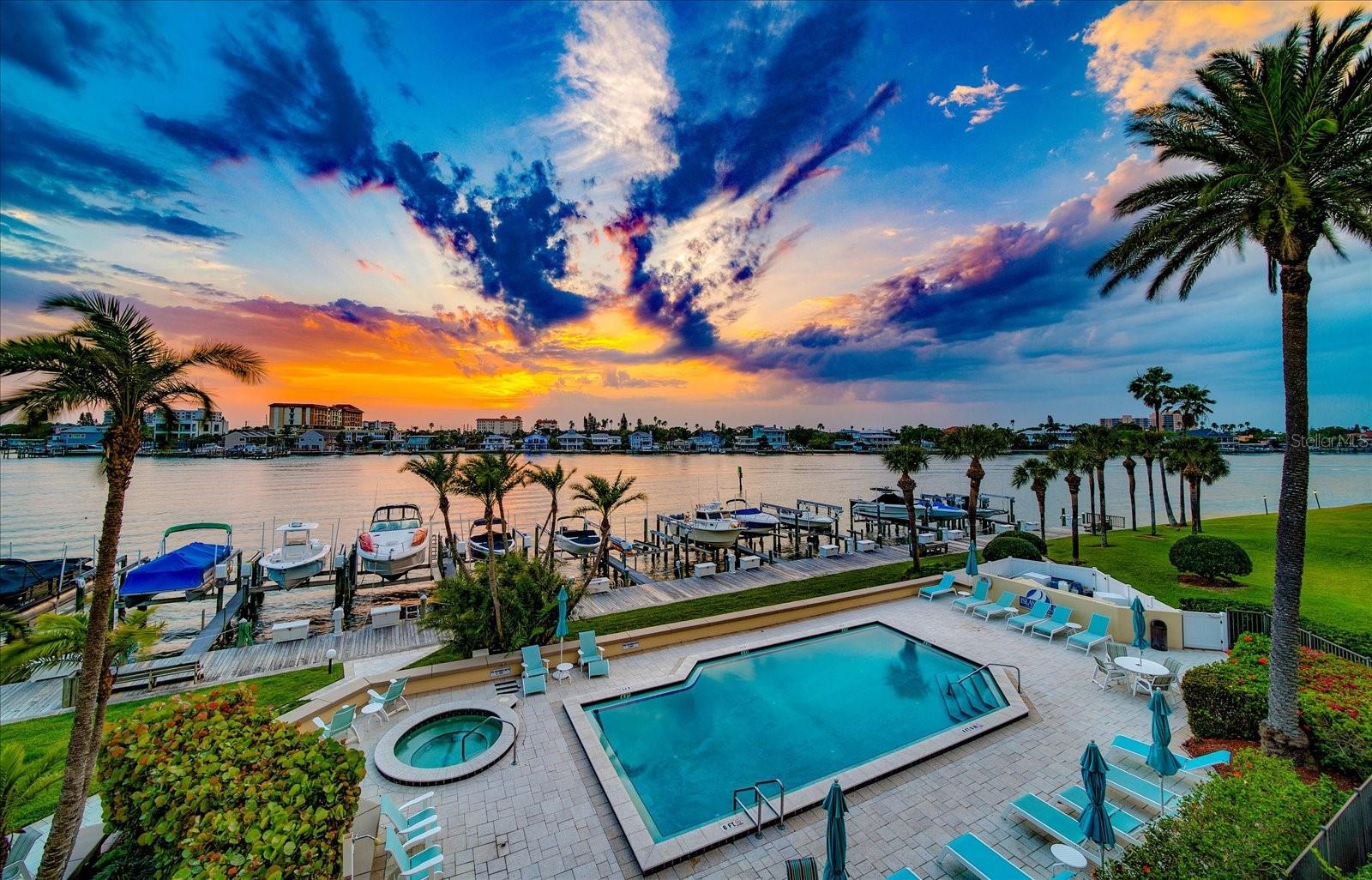 Listing photo id 1 for 690 Island Way 909