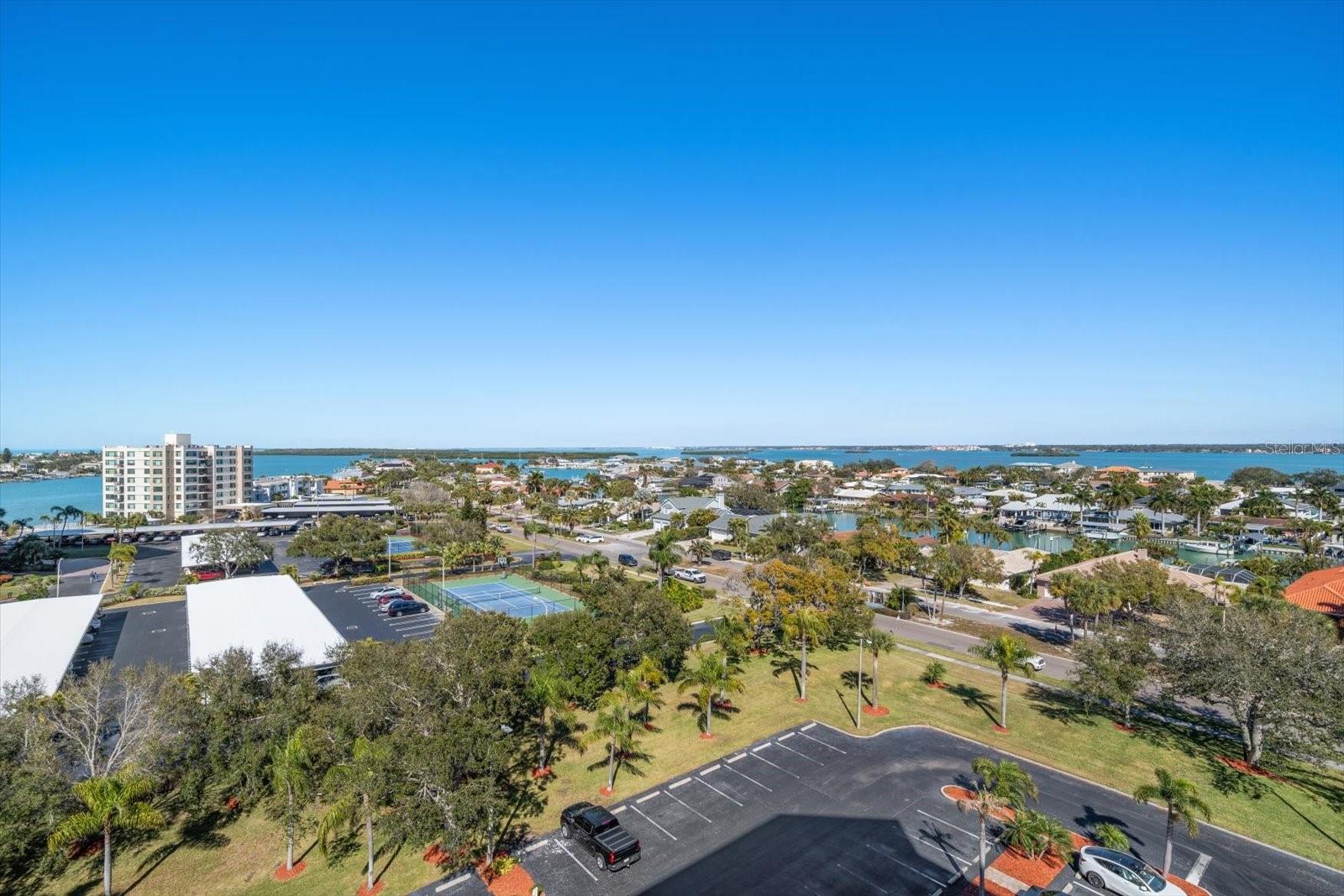 Listing photo id 32 for 690 Island Way 909