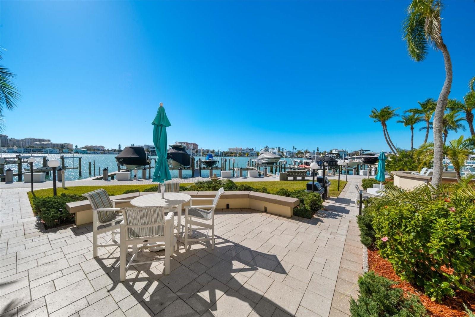 Listing photo id 34 for 690 Island Way 909