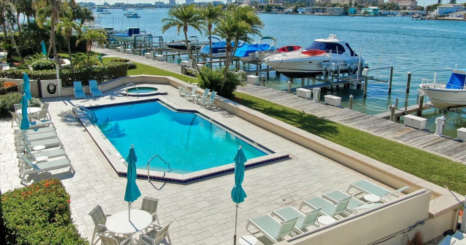 Listing photo id 41 for 690 Island Way 909