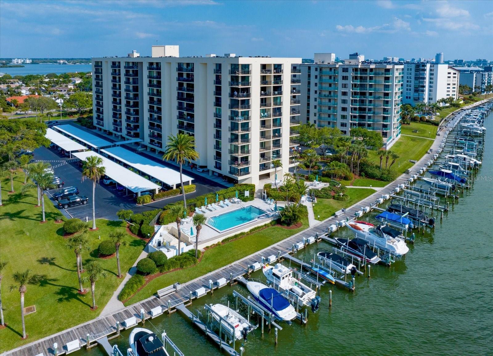 Listing photo id 44 for 690 Island Way 909