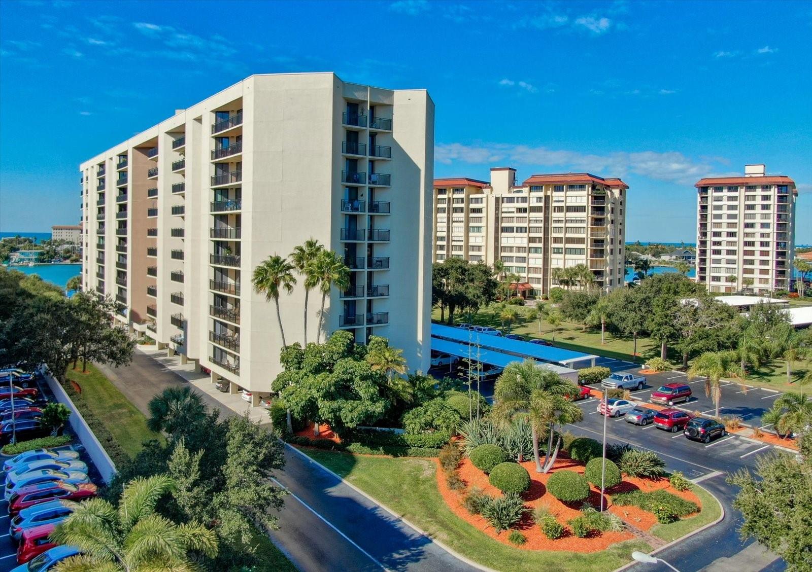 Listing photo id 46 for 690 Island Way 909