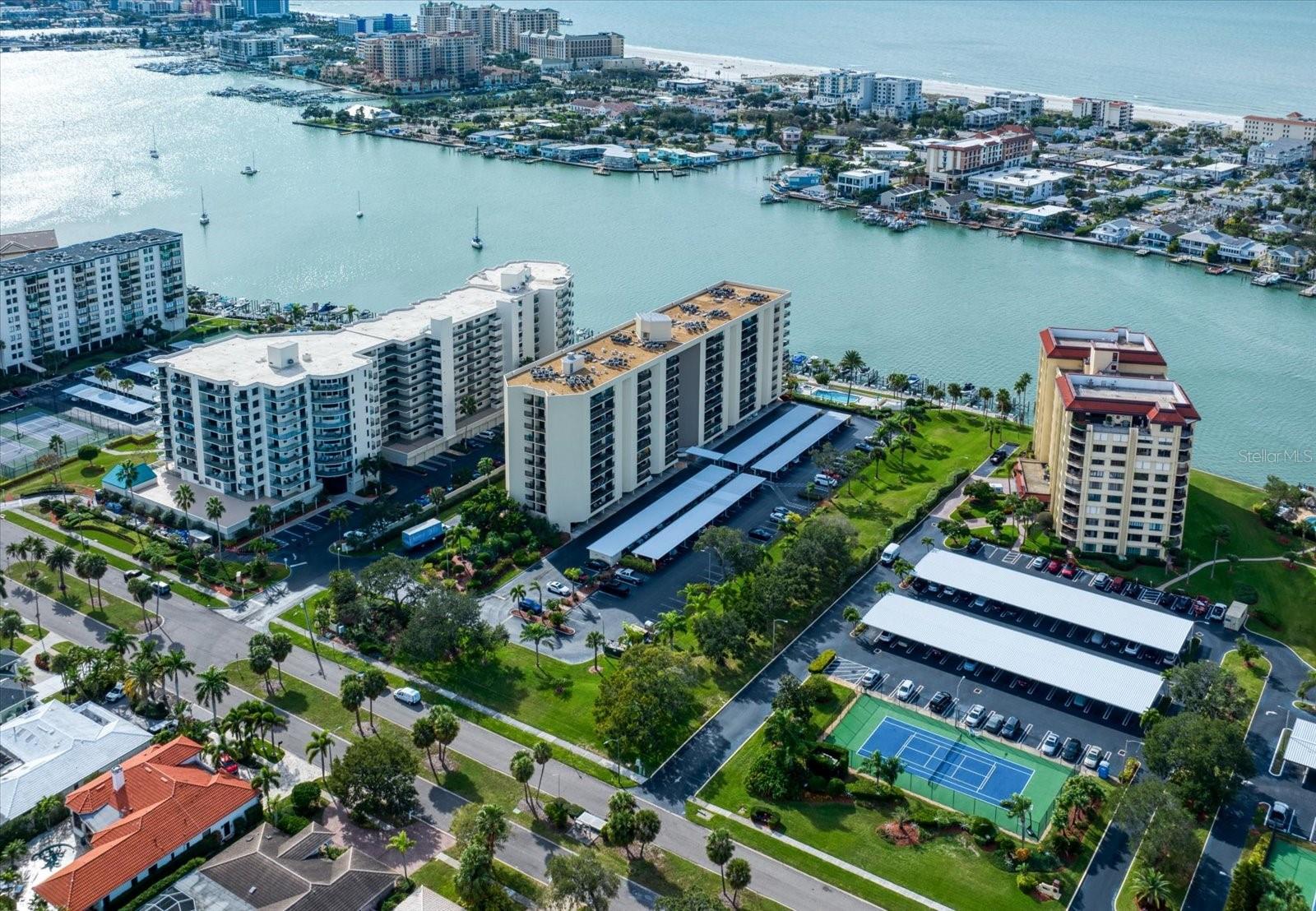 Listing photo id 47 for 690 Island Way 909