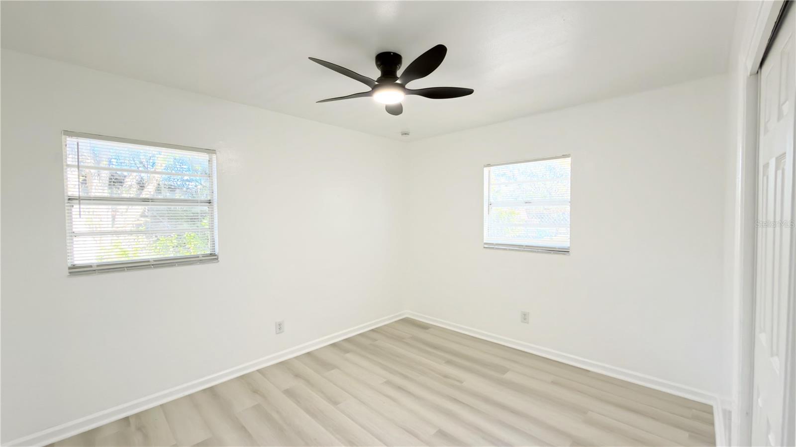 Listing photo id 9 for 3914 Chelsea Street