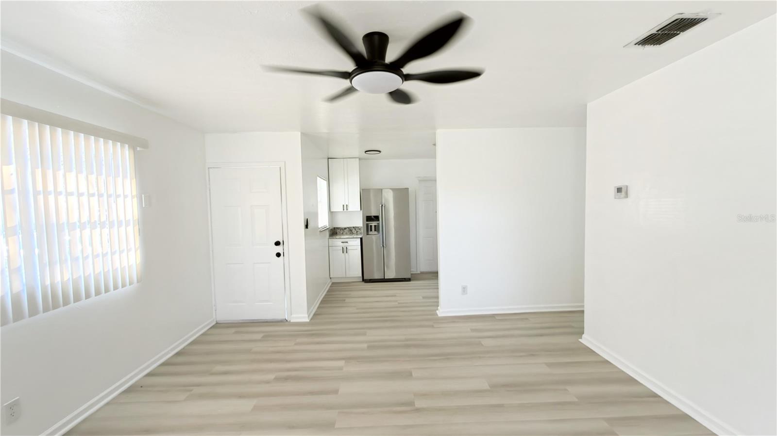 Listing photo id 3 for 3914 Chelsea Street