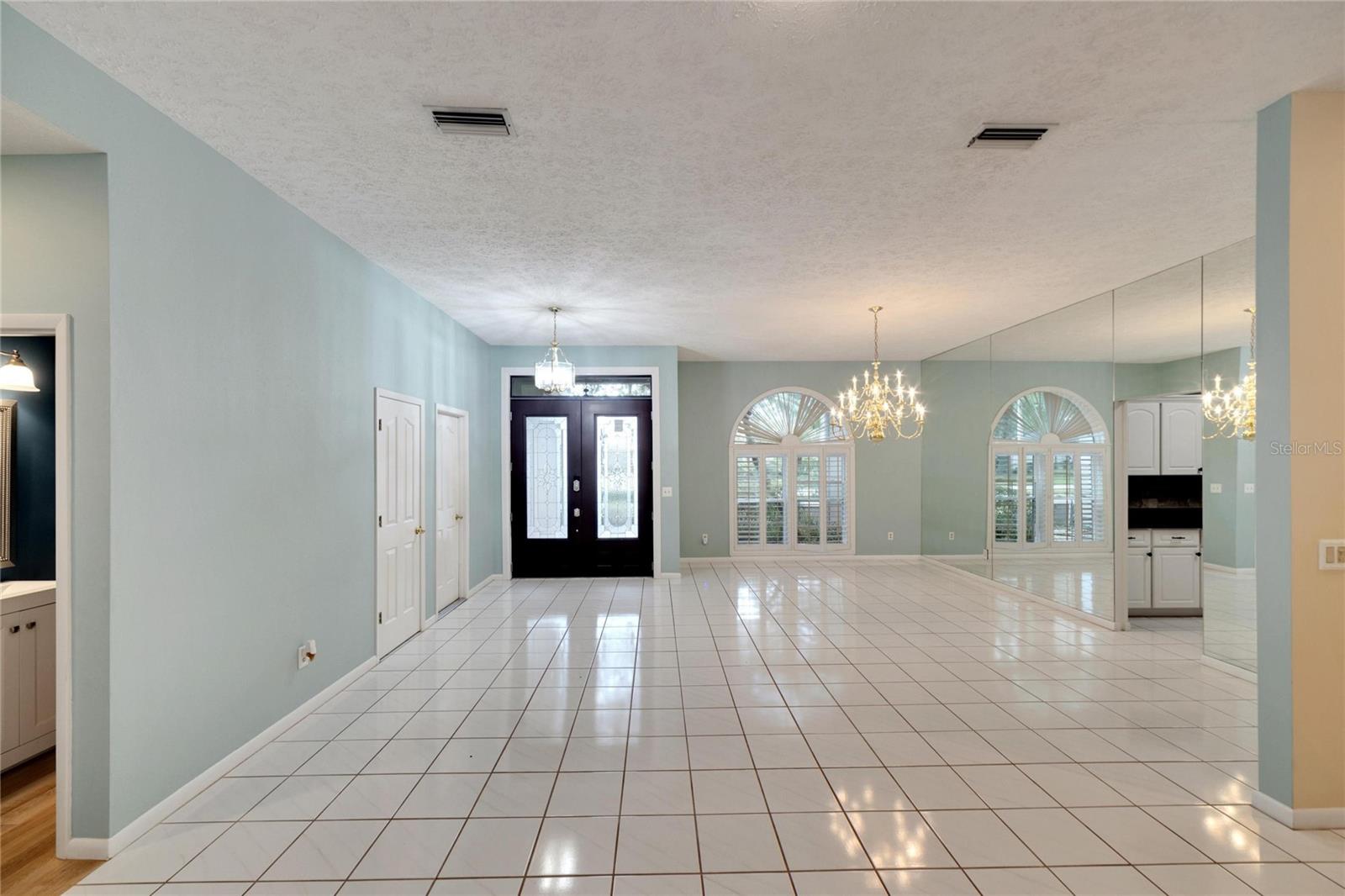 Image 15 of 67 For 18006 Clear Lake Dr