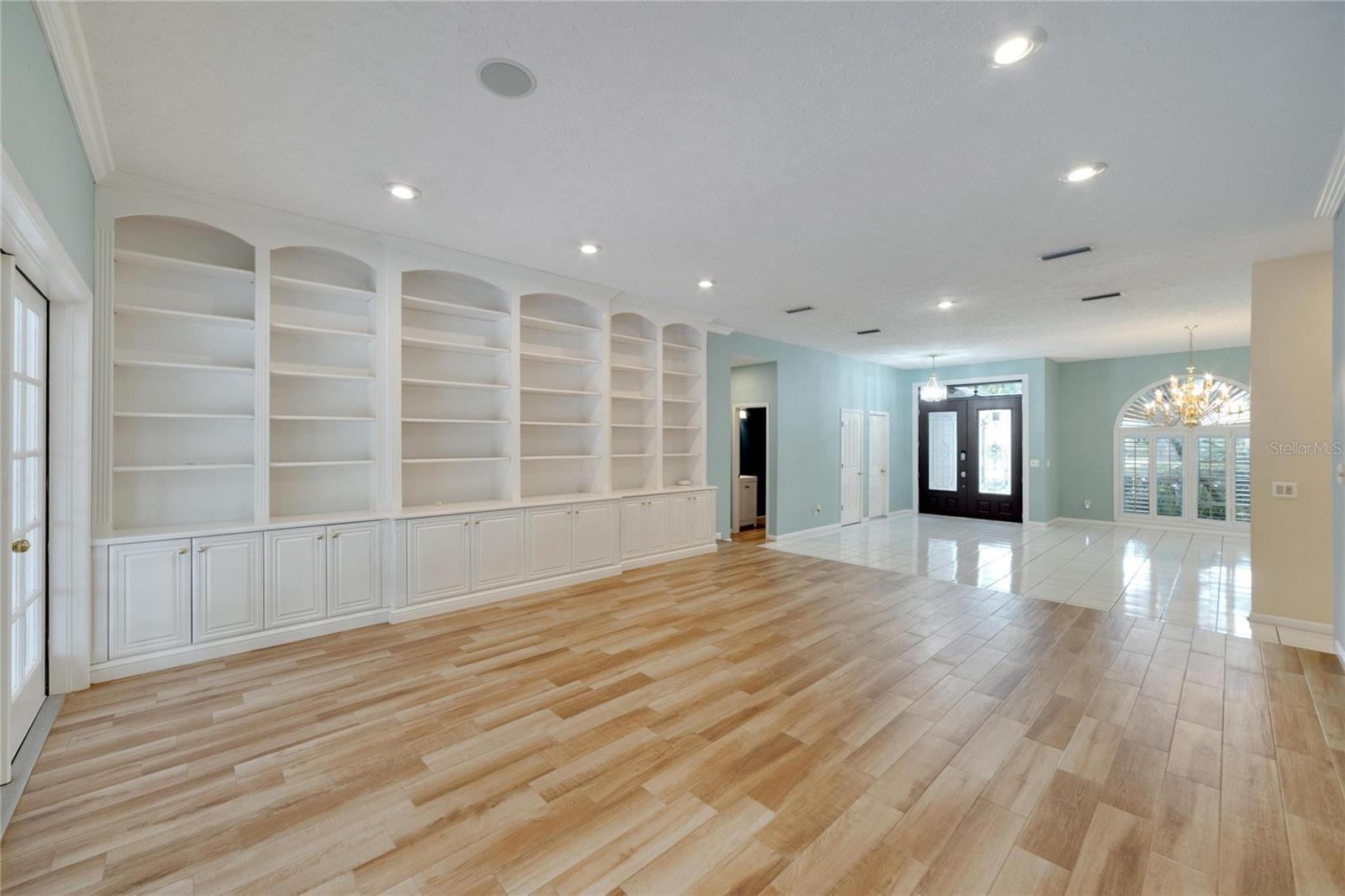 Image 20 of 67 For 18006 Clear Lake Dr