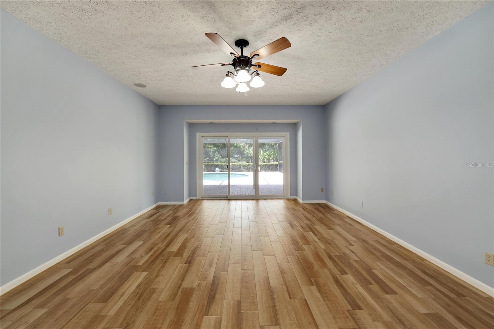 Image 23 of 67 For 18006 Clear Lake Dr