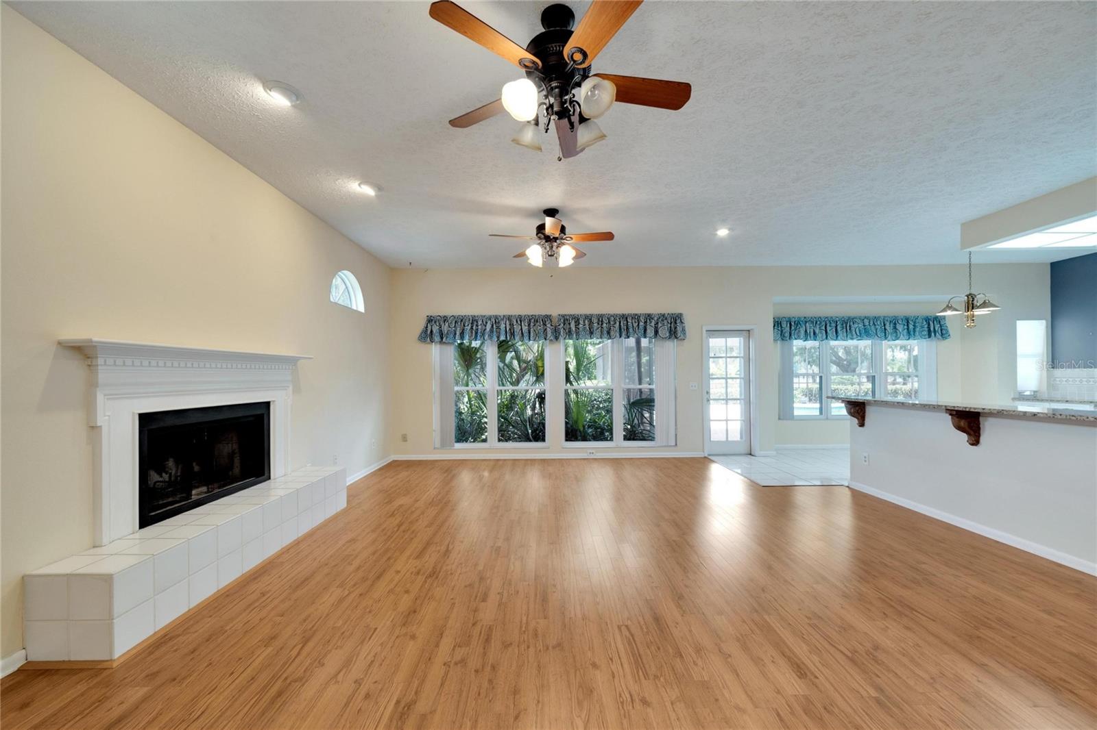 Image 51 of 67 For 18006 Clear Lake Dr