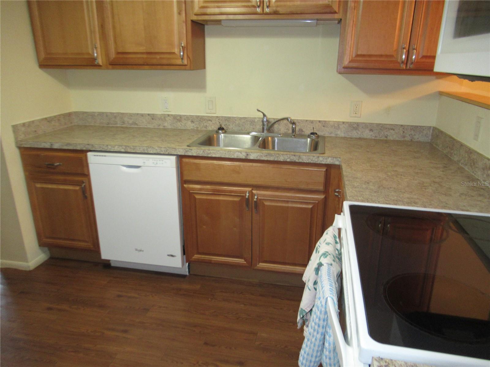 Image 16 of 23 For 2429 Ecuadorian Way 15