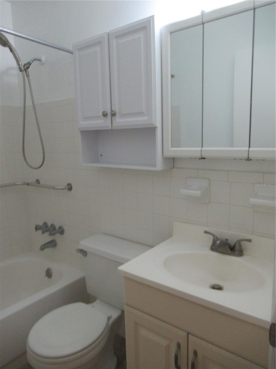 Image 8 of 23 For 2429 Ecuadorian Way 15