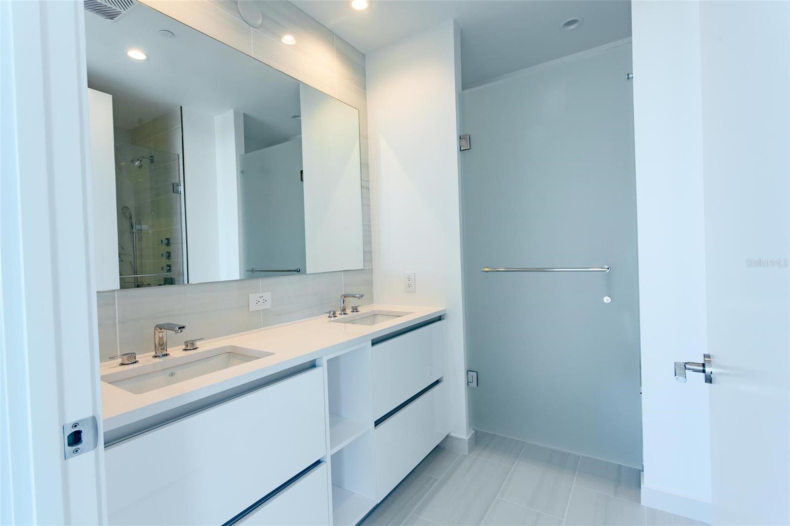 Image 10 of 37 For 400 Central Avenue 1008