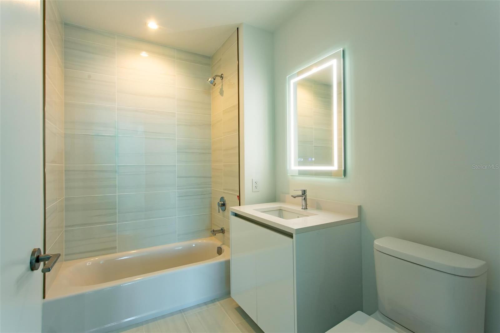 Image 13 of 37 For 400 Central Avenue 1008