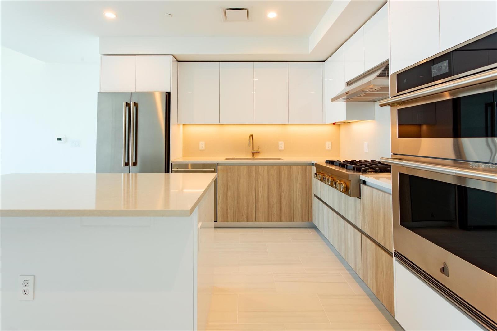 Image 5 of 37 For 400 Central Avenue 1008