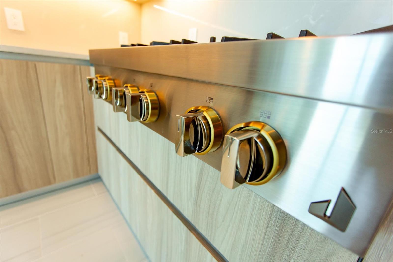 Image 6 of 37 For 400 Central Avenue 1008