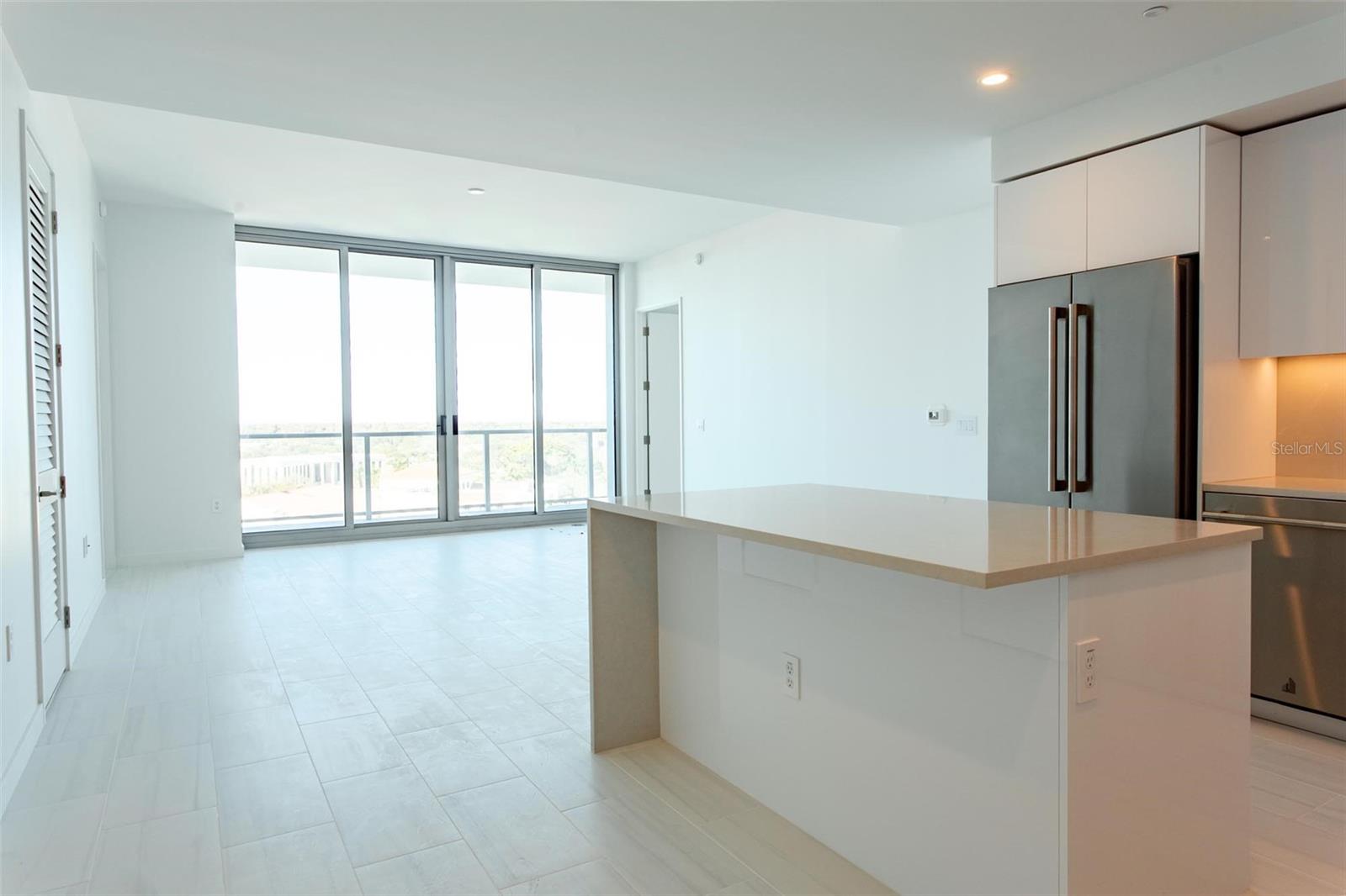 Image 7 of 37 For 400 Central Avenue 1008