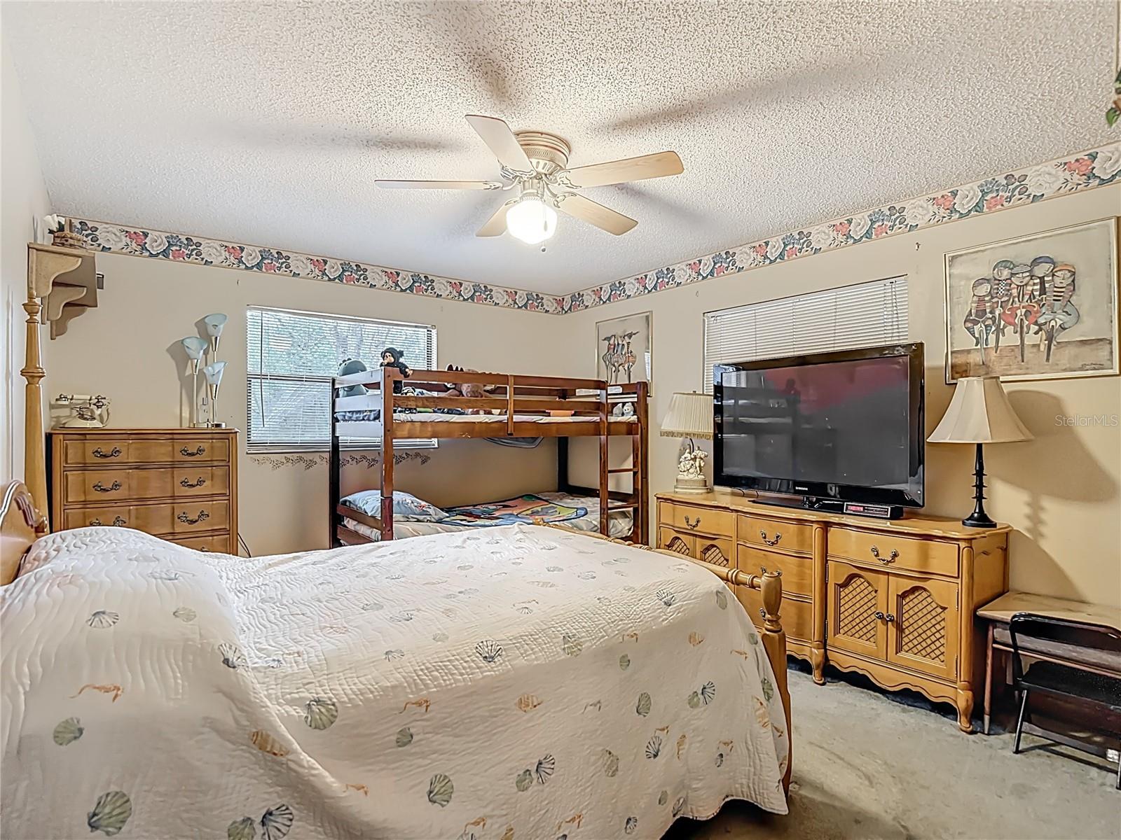 Image 15 of 32 For 12823 Linden Drive