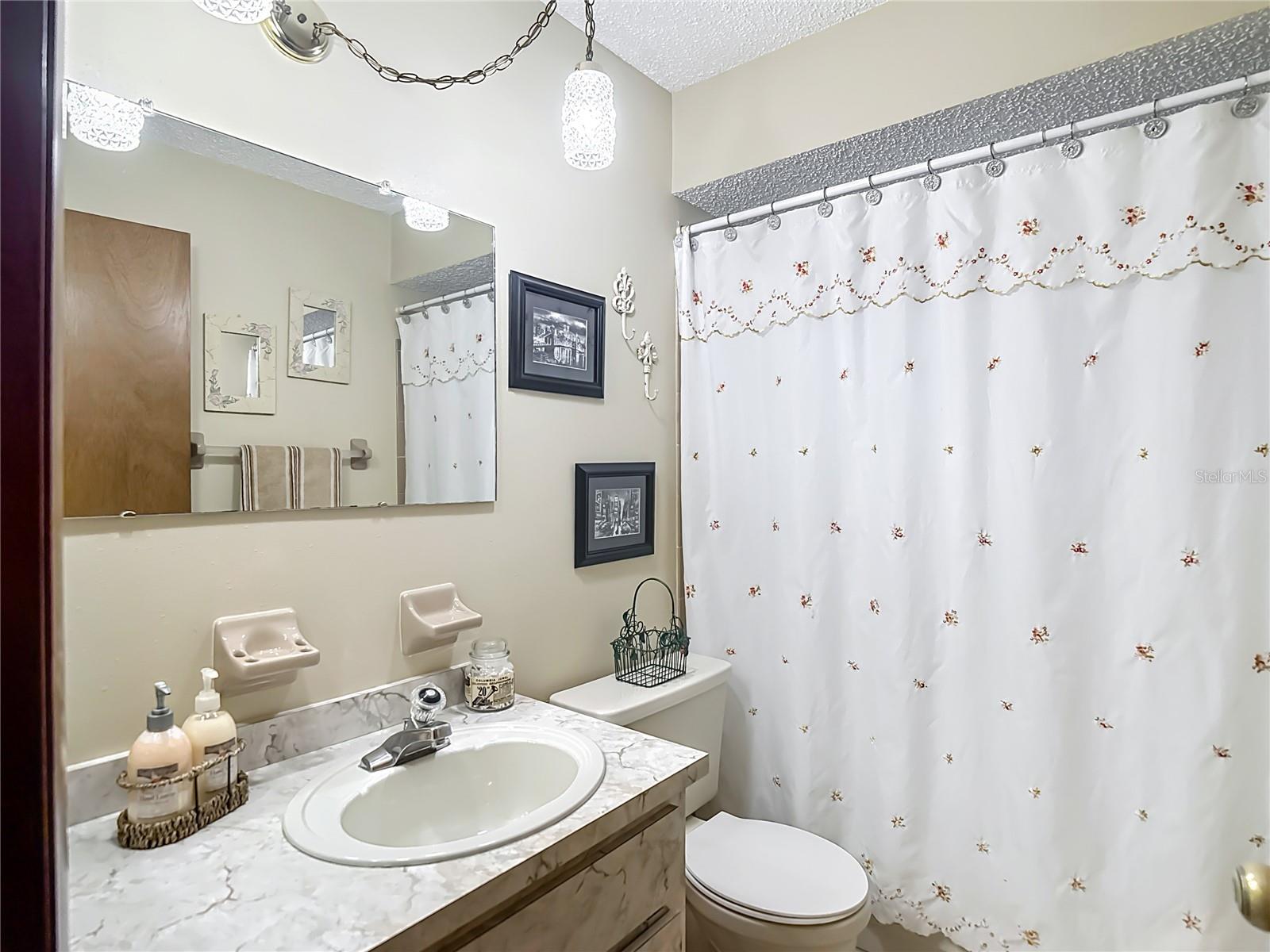 Image 17 of 32 For 12823 Linden Drive