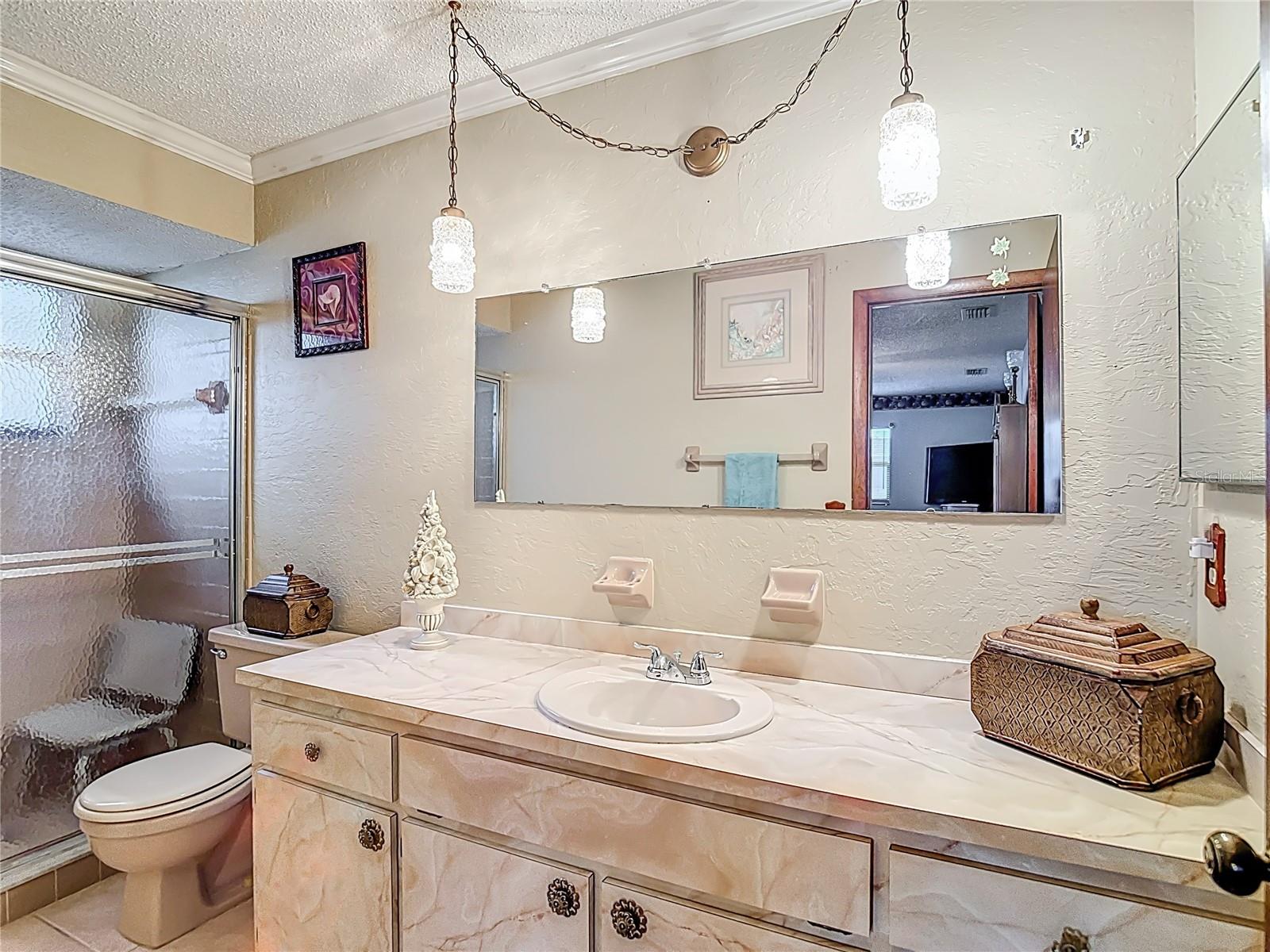 Image 20 of 32 For 12823 Linden Drive