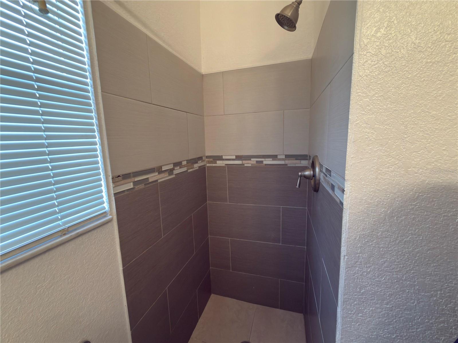 Image 18 of 20 For 2528 Saint John Street