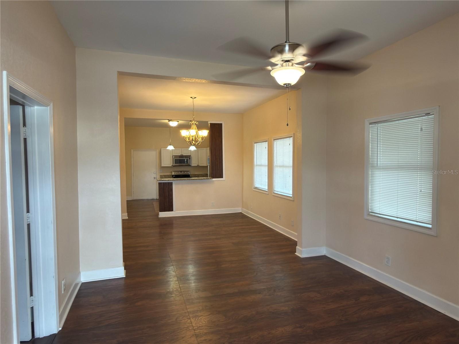 Image 3 of 20 For 2528 Saint John Street