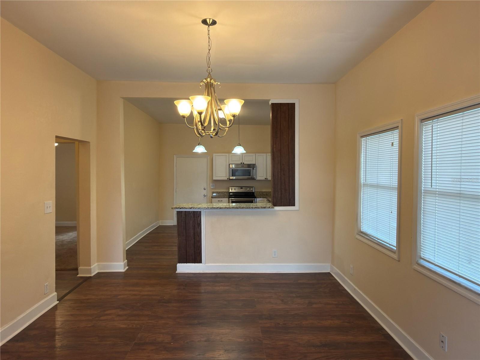 Image 5 of 20 For 2528 Saint John Street