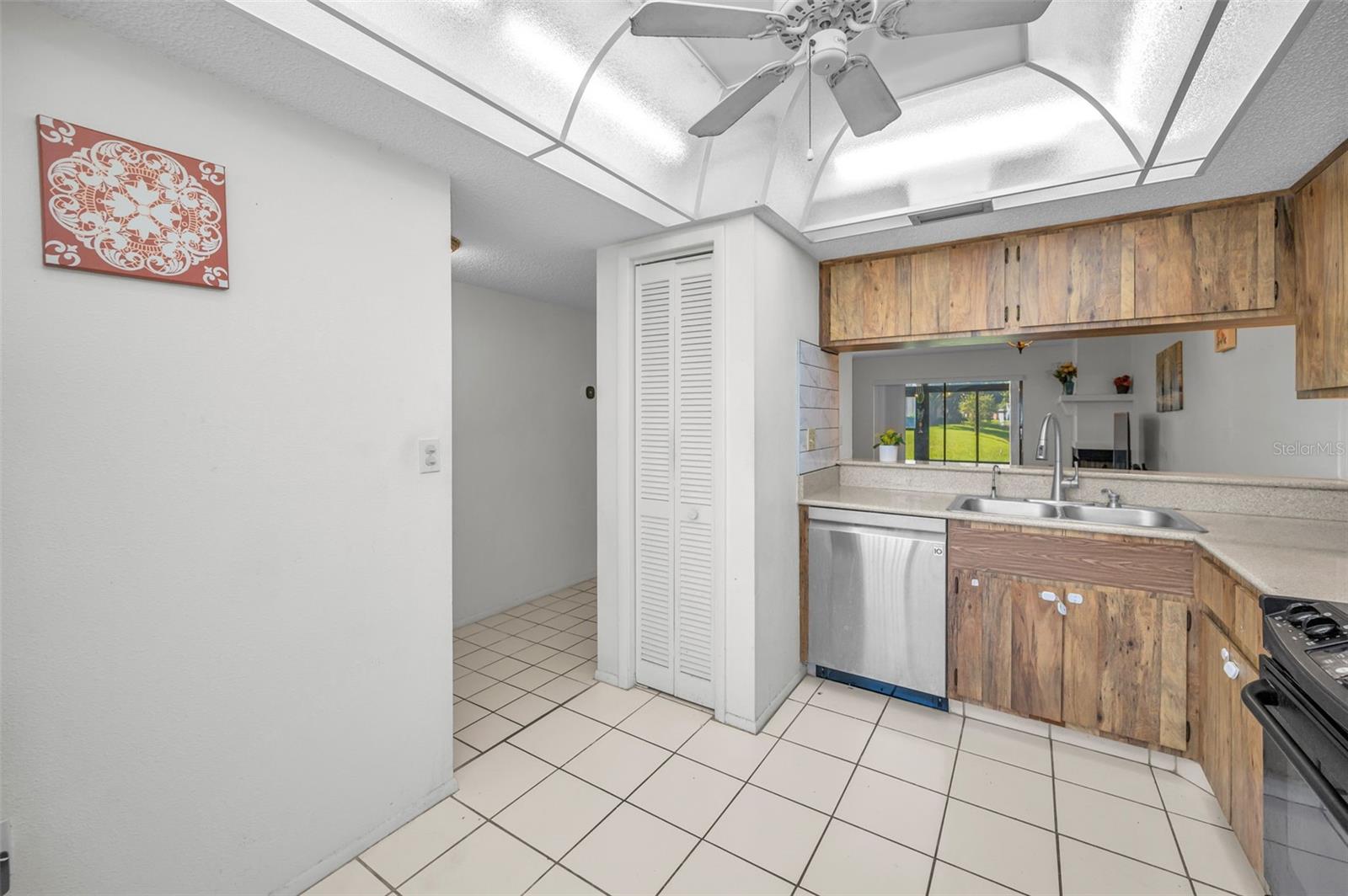 Image 12 of 34 For 103 Lakeview Place