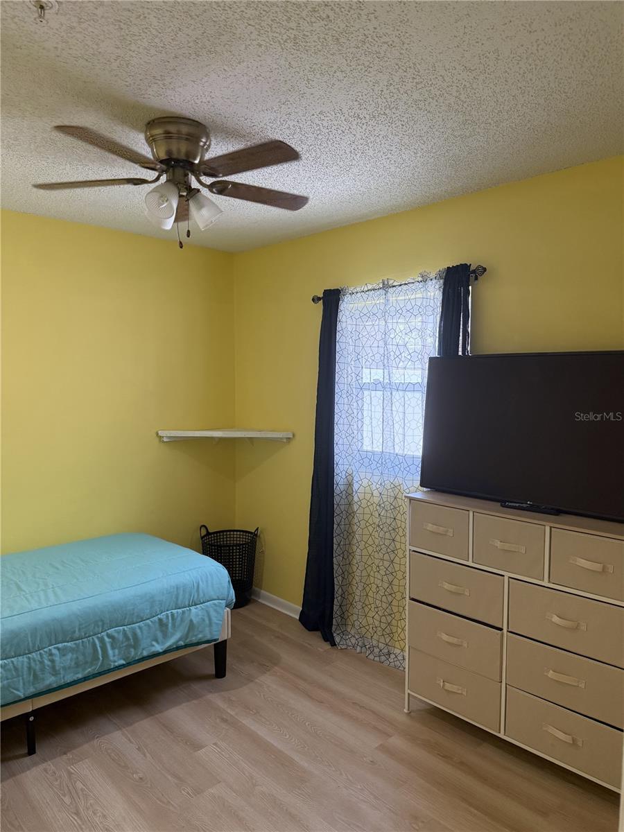 Image 13 of 22 For 322 Regal Park Drive