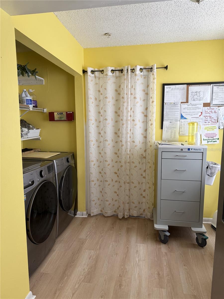 Image 14 of 22 For 322 Regal Park Drive