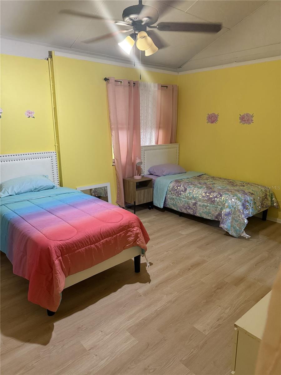 Image 17 of 22 For 322 Regal Park Drive