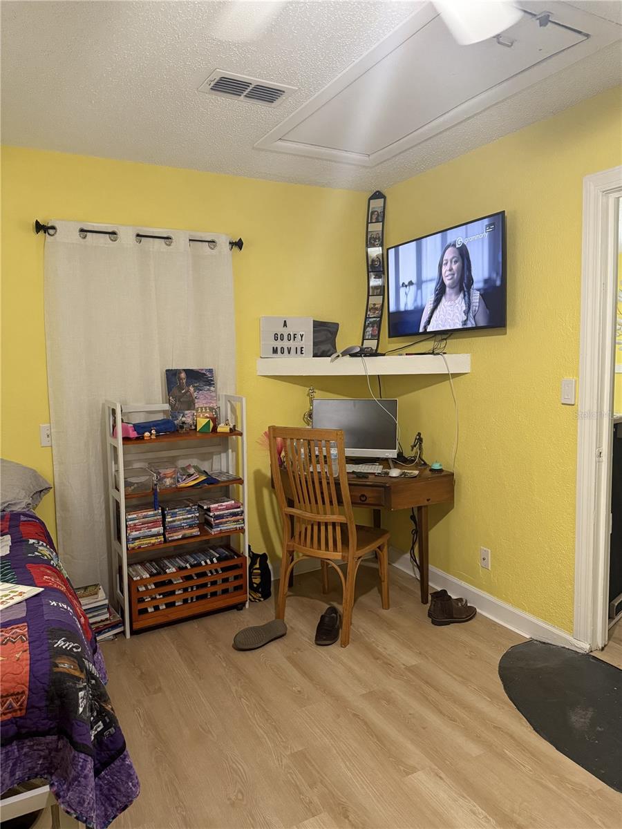 Image 22 of 22 For 322 Regal Park Drive