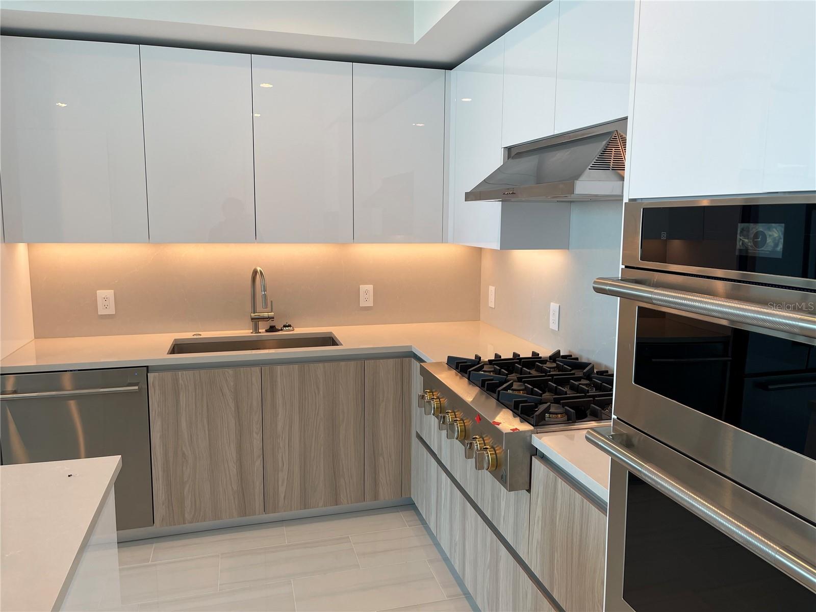 Image 13 of 25 For 400 Central Ave 2708