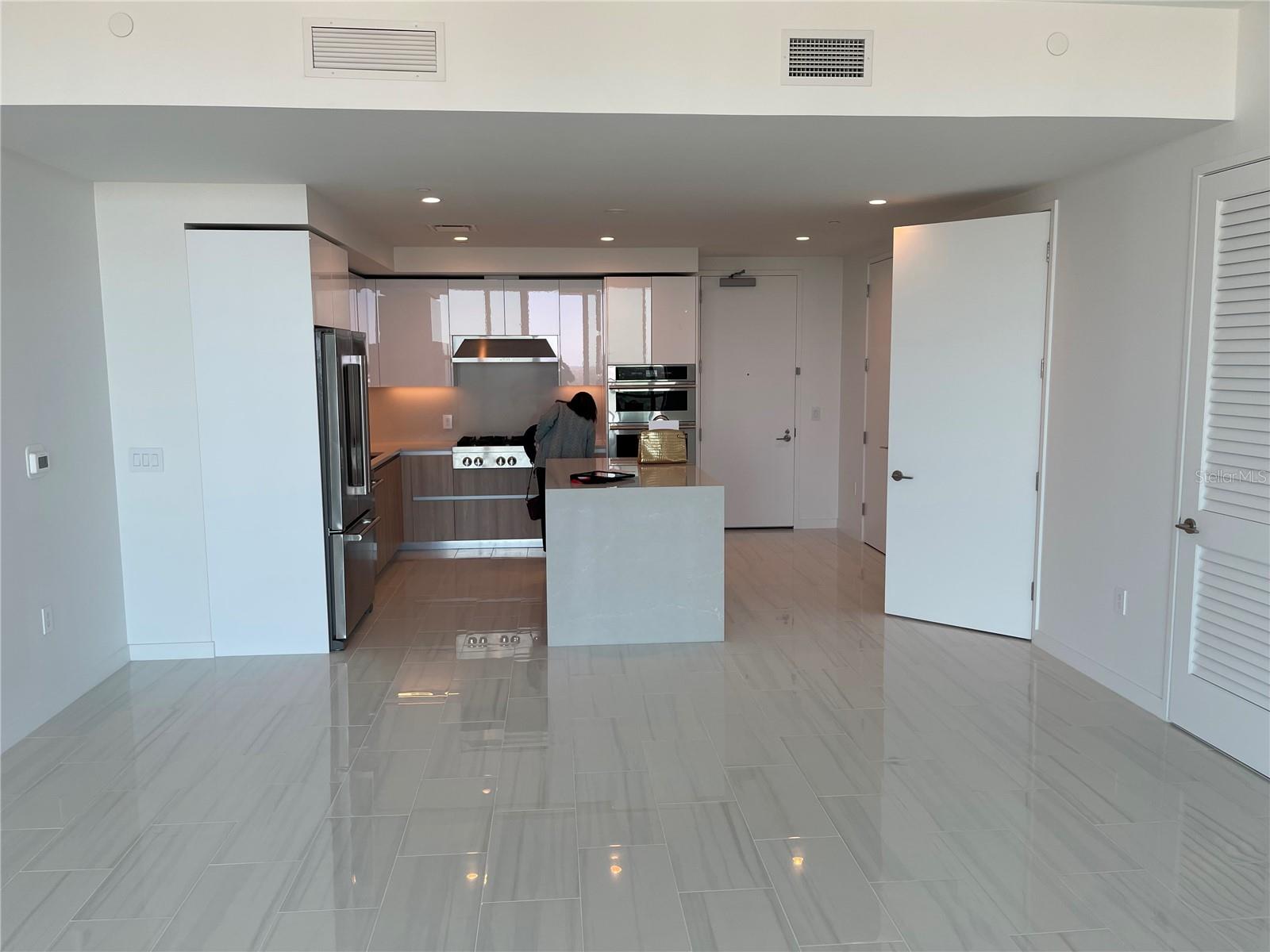 Image 4 of 25 For 400 Central Ave 2708