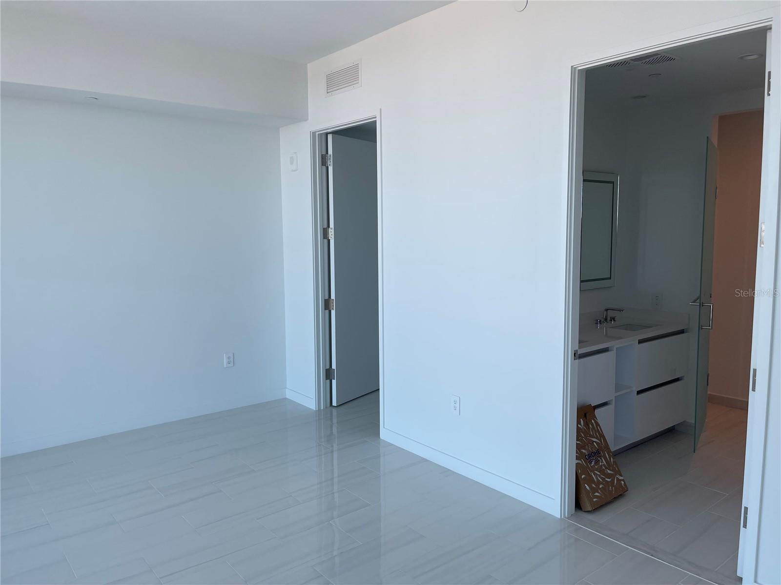 Image 5 of 25 For 400 Central Ave 2708