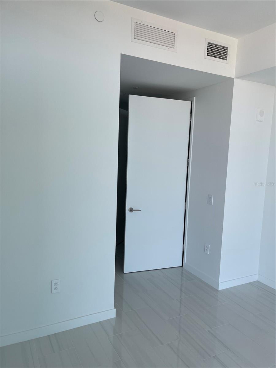 Image 8 of 25 For 400 Central Ave 2708