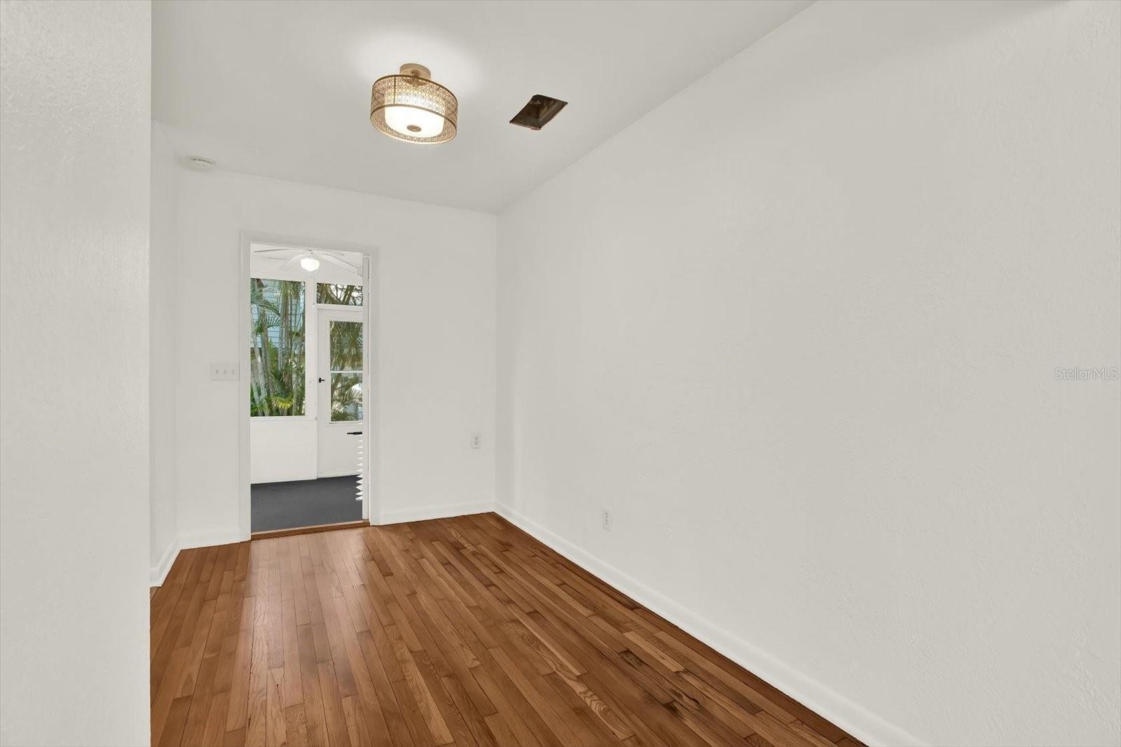 Image 11 of 30 For 109 12th Avenue N