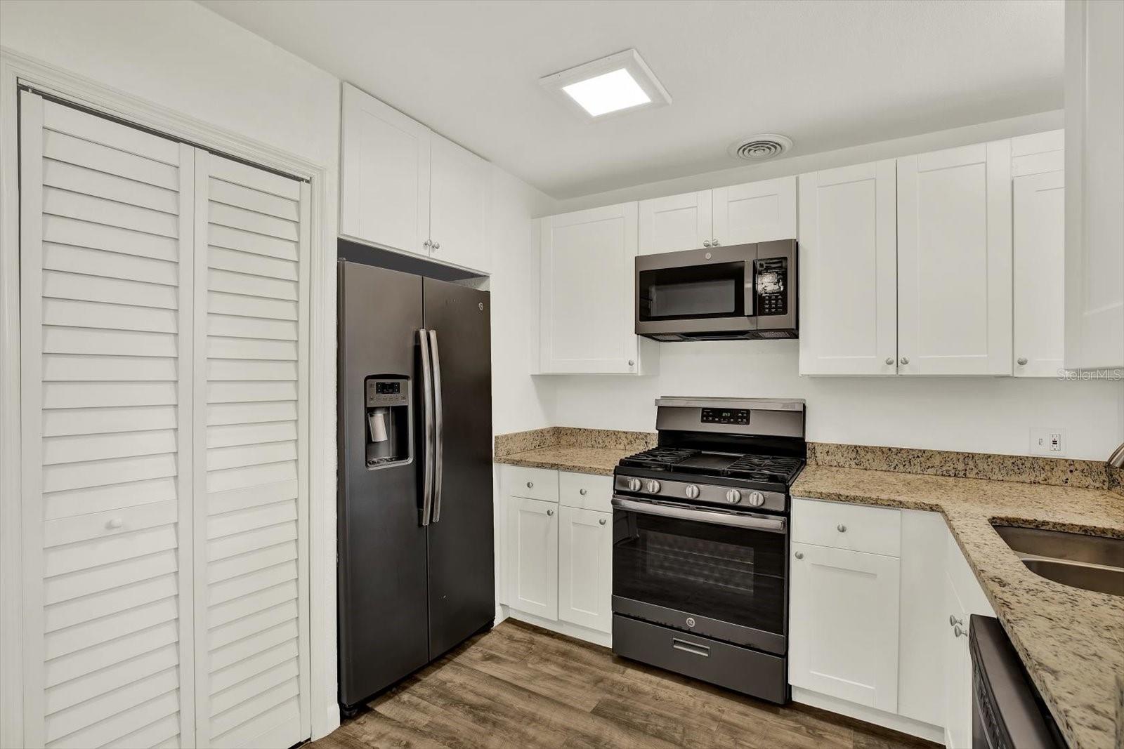 Image 14 of 30 For 109 12th Avenue N