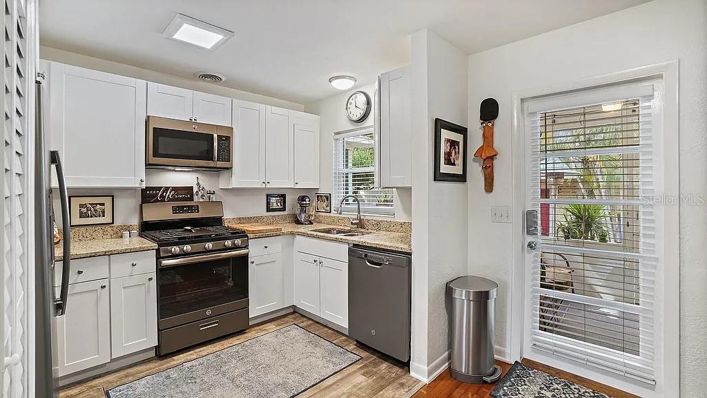 Image 15 of 30 For 109 12th Avenue N