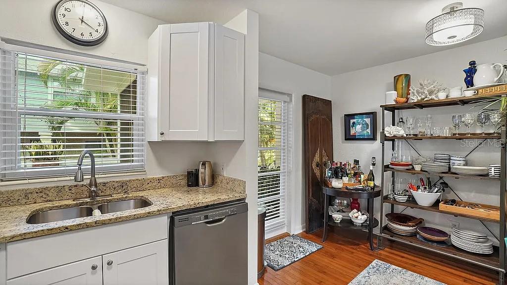 Image 16 of 30 For 109 12th Avenue N