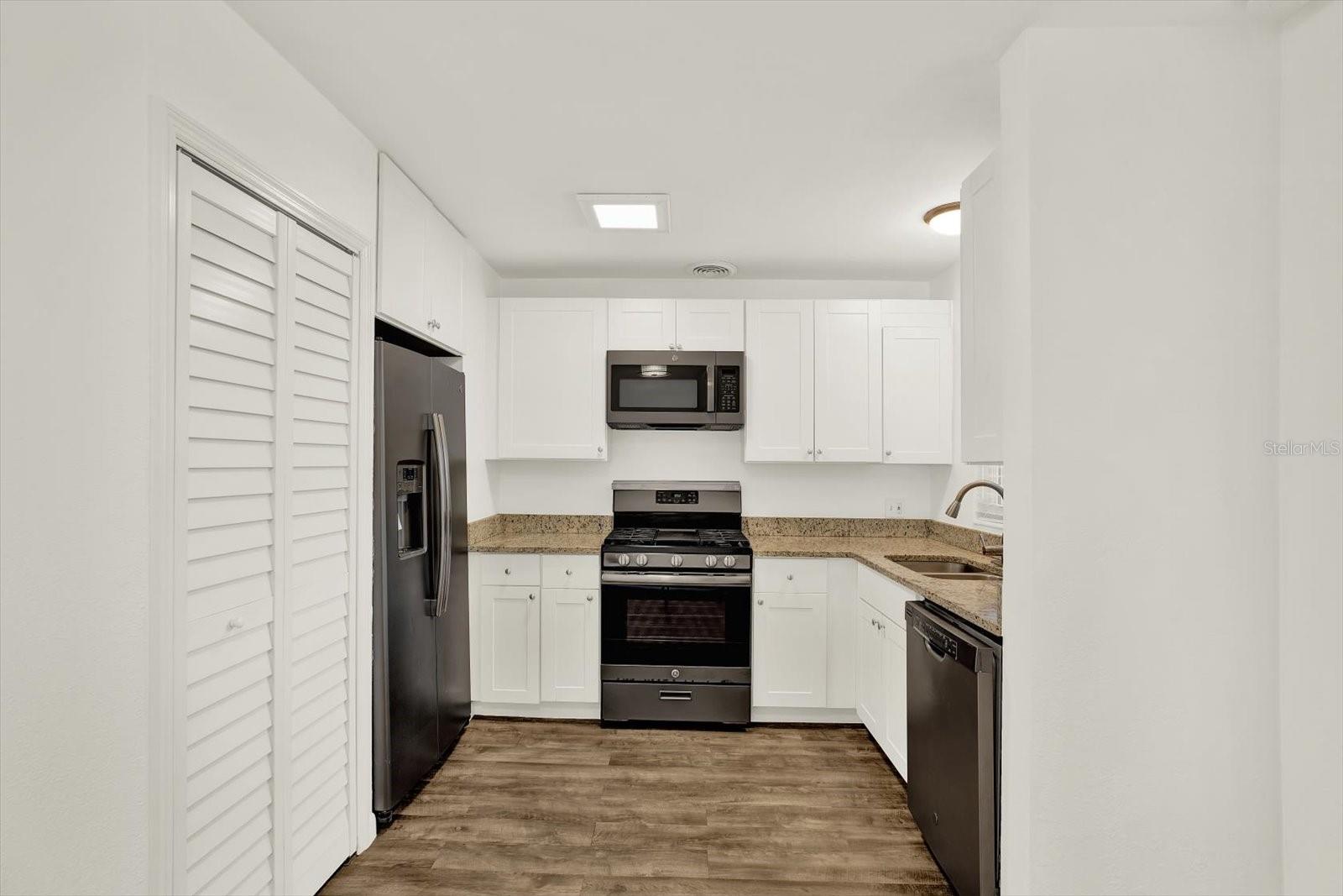 Image 17 of 30 For 109 12th Avenue N