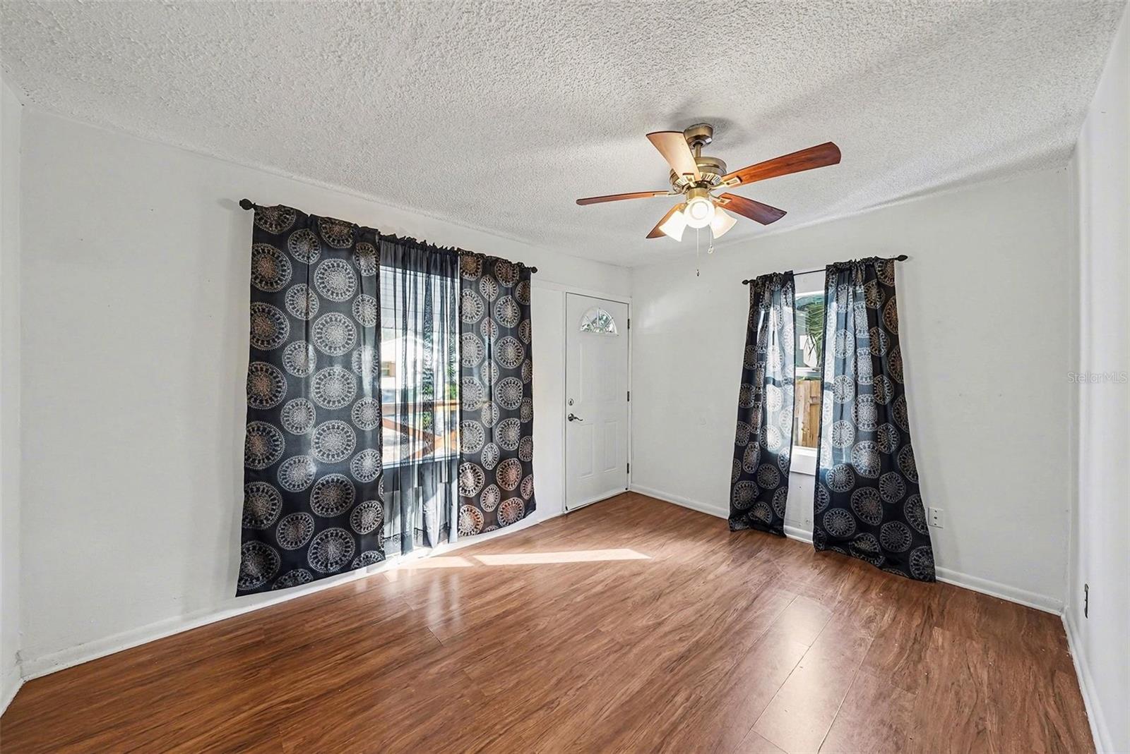 Image 4 of 16 For 816 Minnehaha Street A