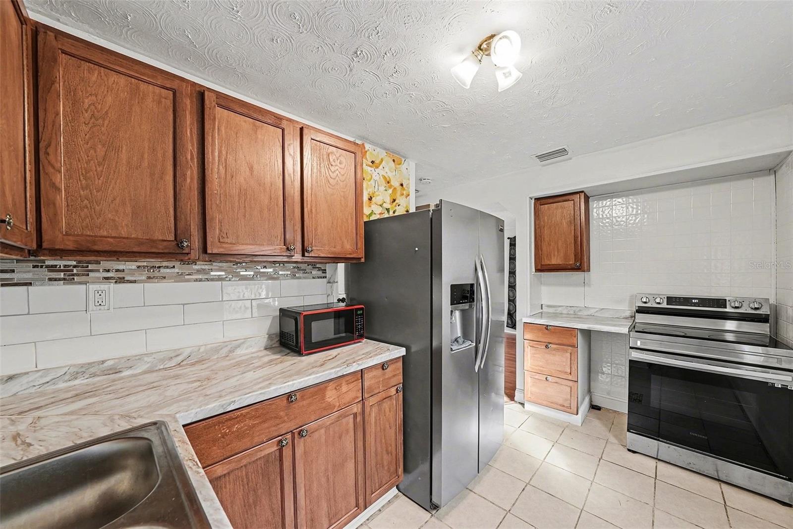 Image 6 of 16 For 816 Minnehaha Street A