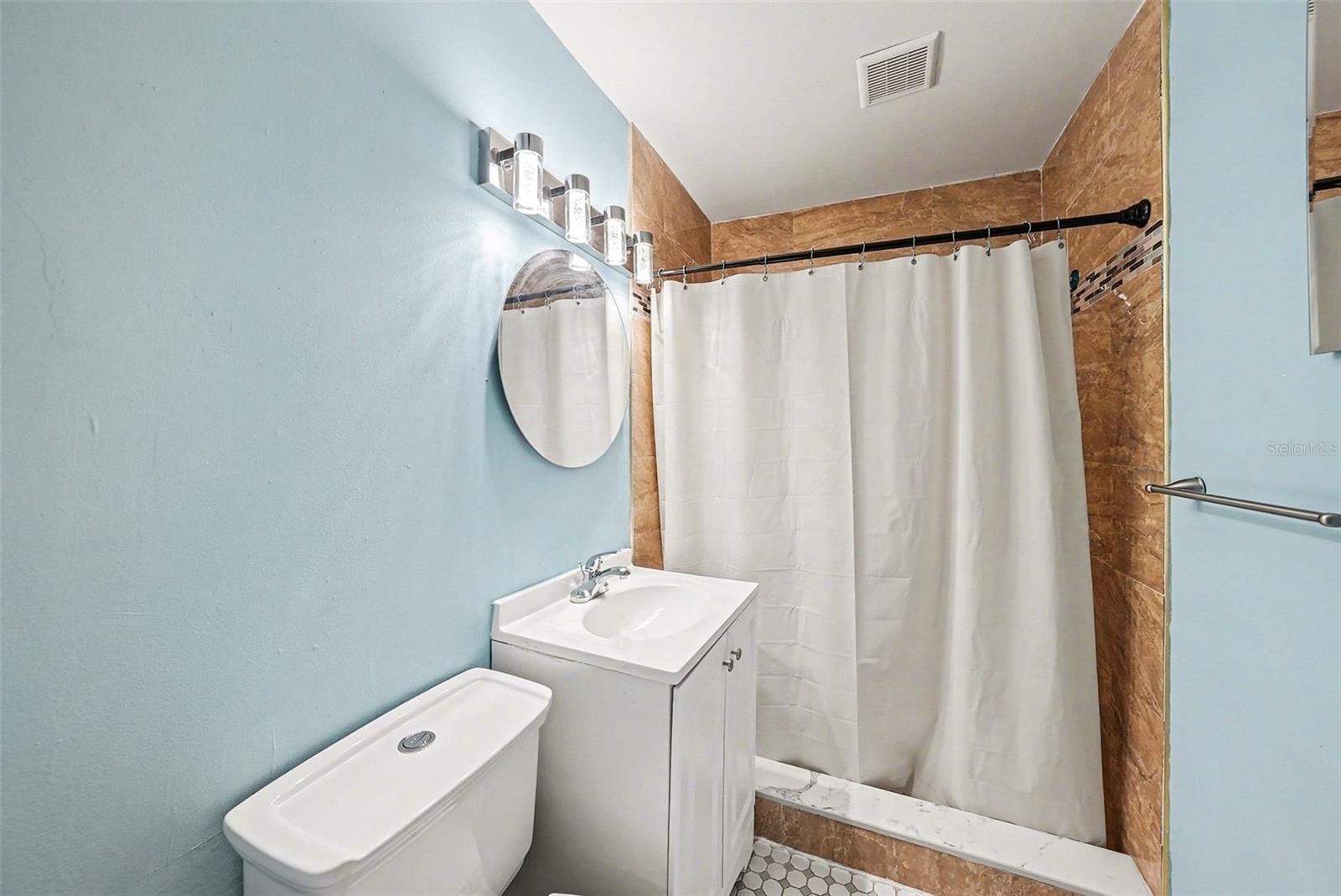 Image 9 of 16 For 816 Minnehaha Street A