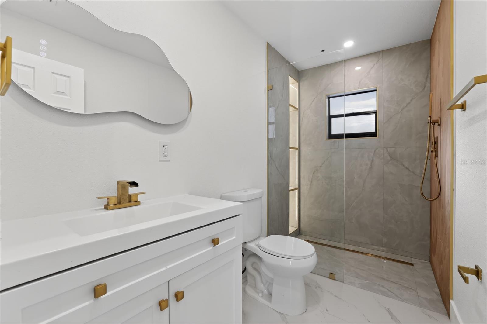 Image 17 of 35 For 320 Pheasant Circle