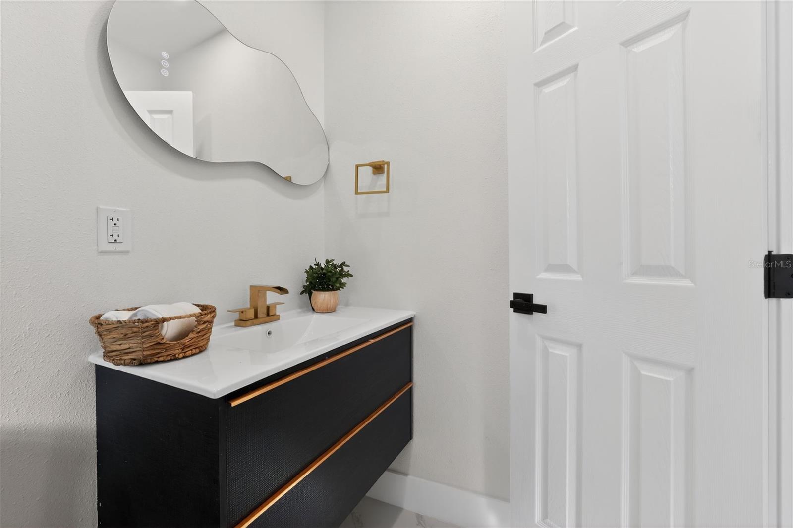 Image 23 of 35 For 320 Pheasant Circle