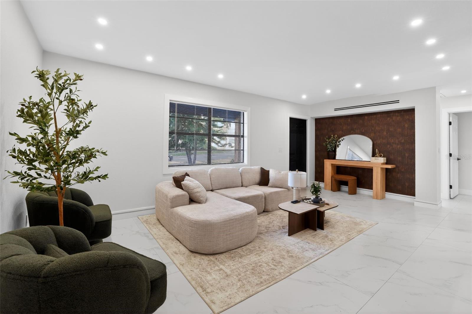 Image 4 of 35 For 320 Pheasant Circle