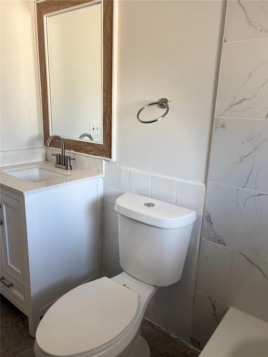 Image 28 of 42 For 4006 Land Avenue W