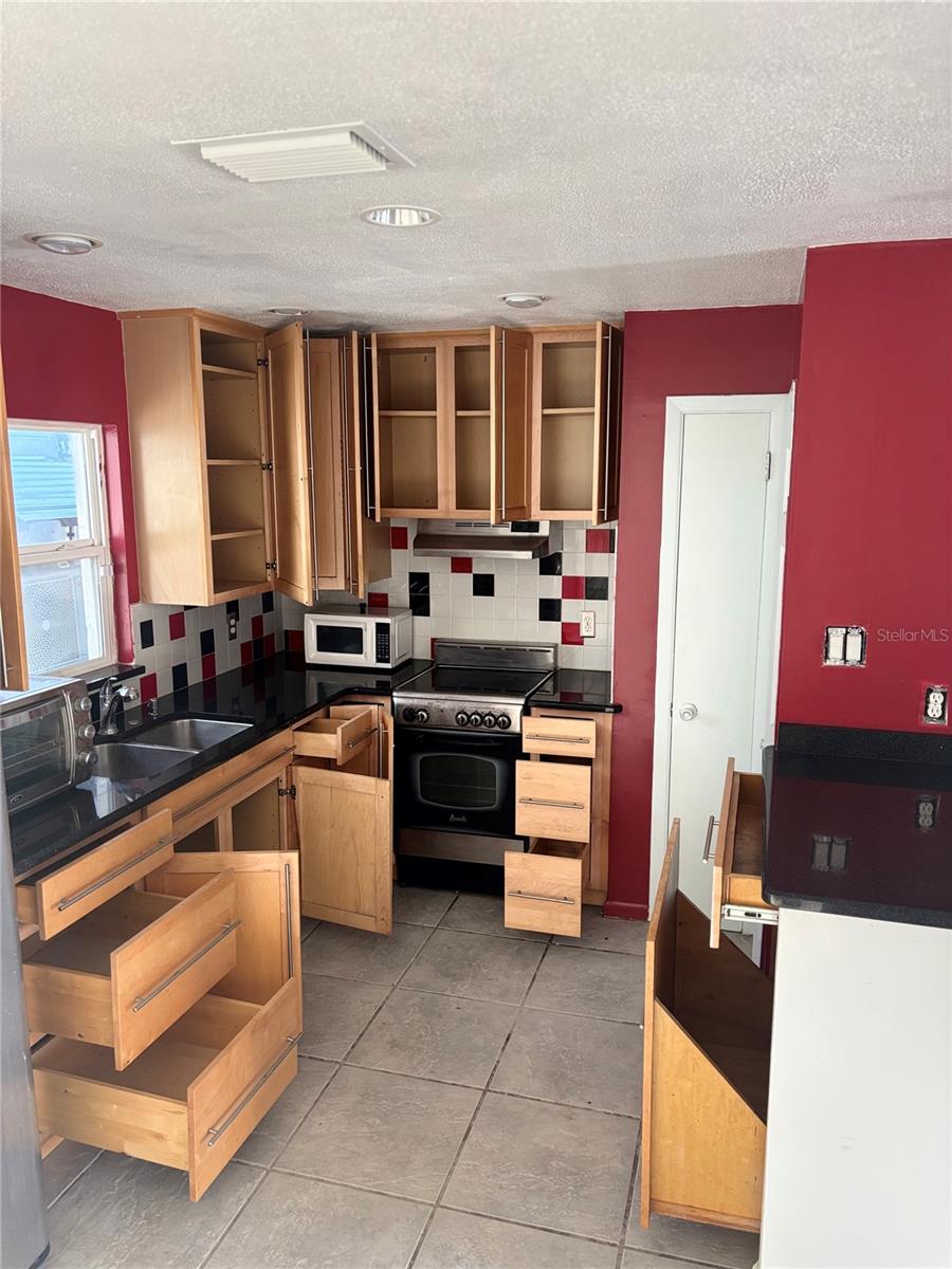 Image 3 of 42 For 4006 Land Avenue W