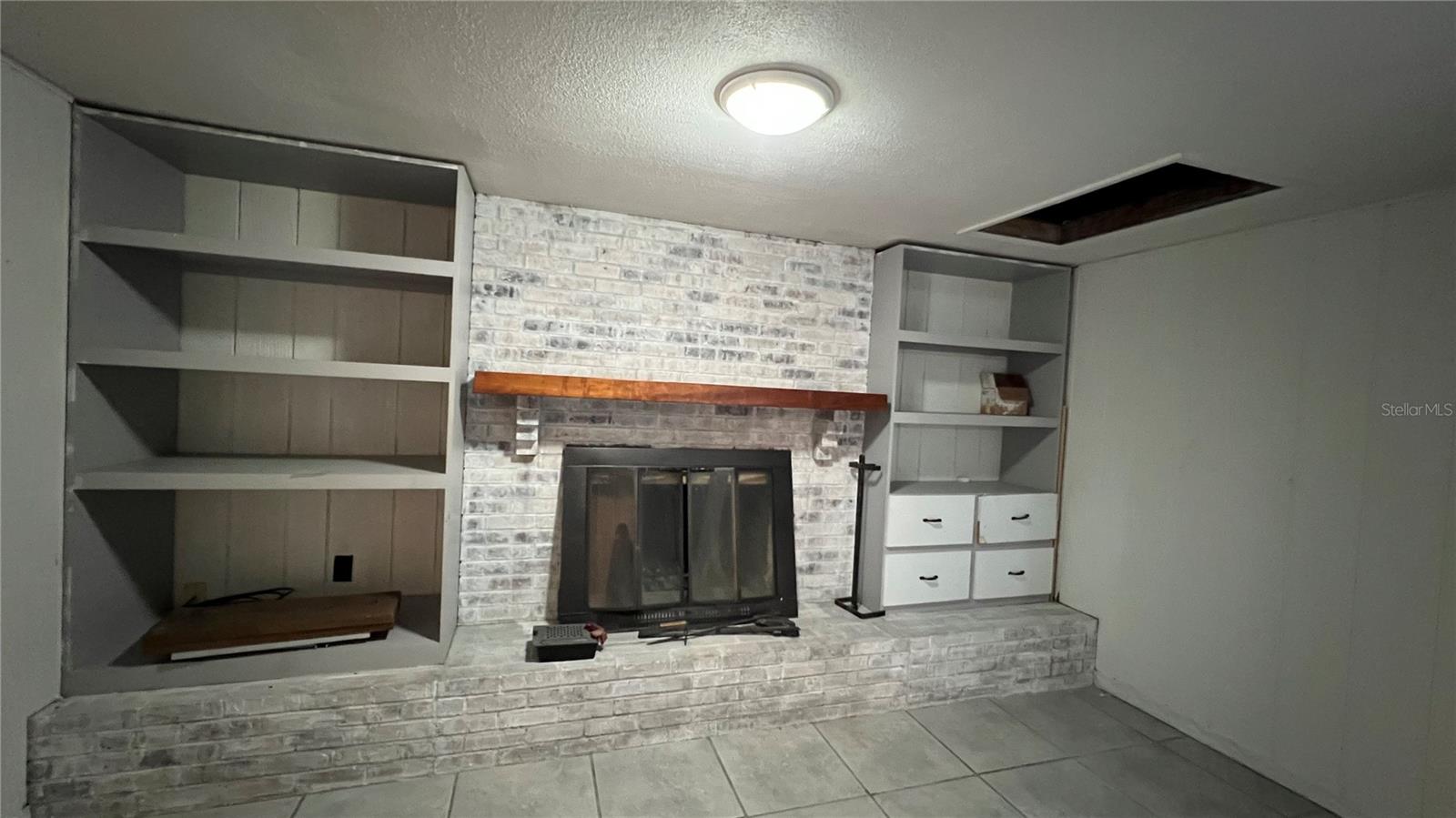 Image 5 of 42 For 4006 Land Avenue W