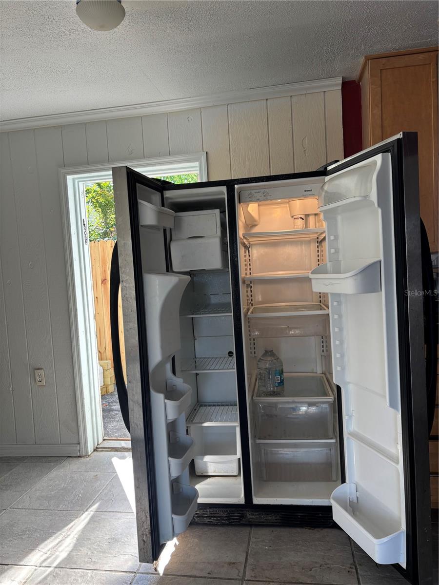 Image 7 of 42 For 4006 Land Avenue W